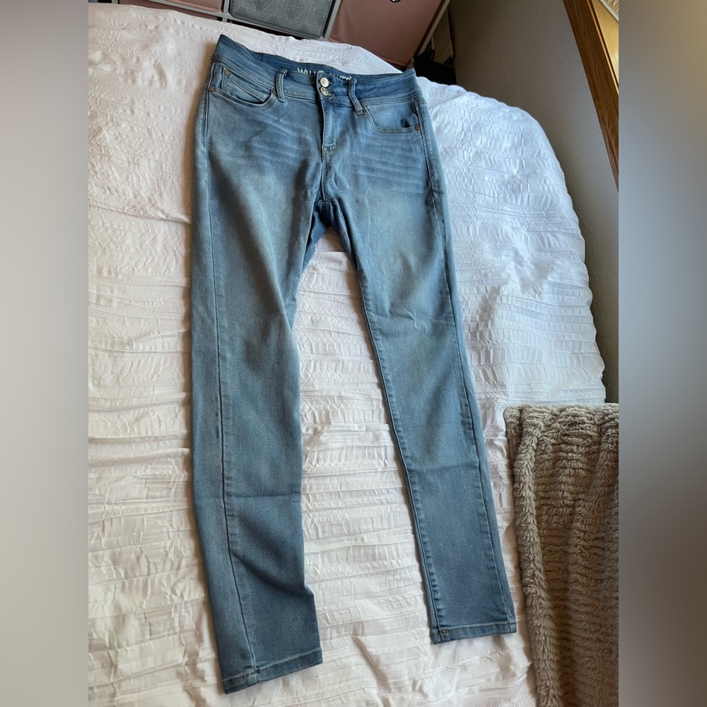 Light wash skinny jeans